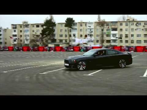 Video: Kus on 2011. aasta Dodge Chargeri aku?