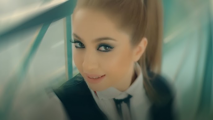 Qiz ormonda beradi Ular ozlarini yalangoch holda suratga olishadi