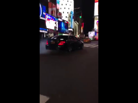 NYC Times Square Police Hit by Black AMG Mercedes JAN 13 2018 **ORIGINAL VIDEO**