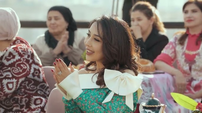 Fohisha oziga vakuumli jinsiy olatni kiritadi Anus va mushukni behuda