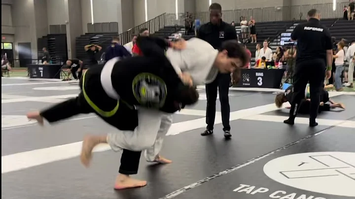 What 2 years of judo looks like in a BJJ white belt tournament