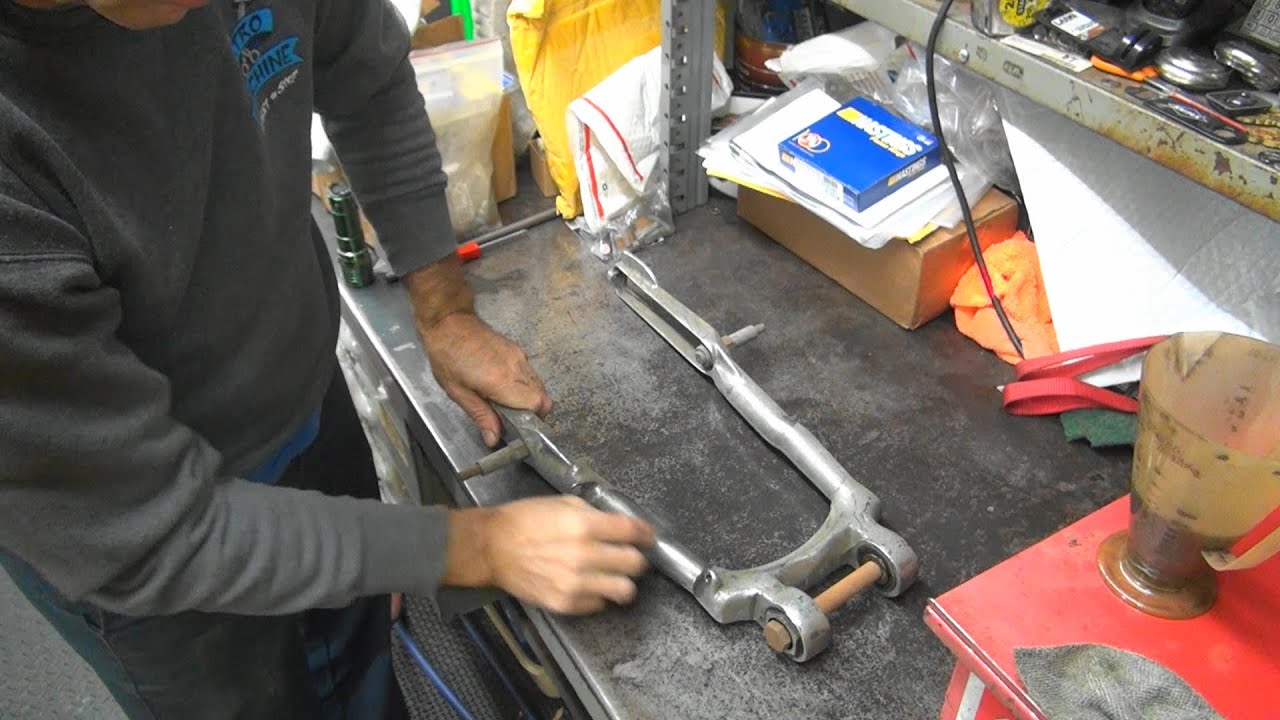 see the crap i buy on ebay 1972 xl swingarm steel wool chrome cleaning