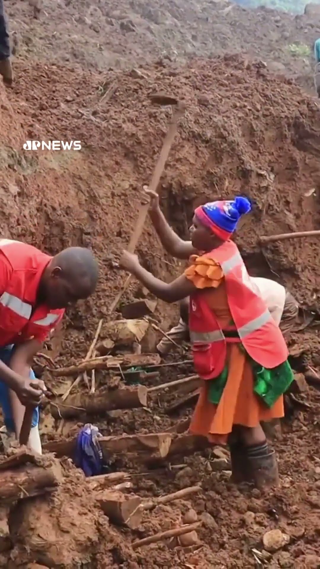Deslizamentos de terra deixam 20 mortos e mais de 100 desaparecidos no leste de Uganda #shorts
