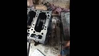 installing crank shaft Isuzu 4hg1 #automobile