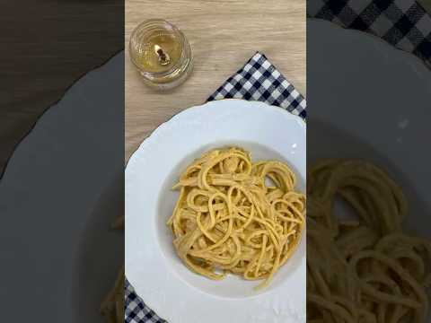 Простая и очень вкусная паста в томатном соусе с творожным сыром 🍝 Рецепт в комментариях 👉🏻