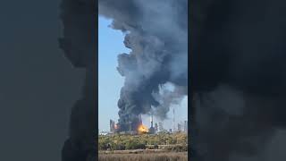 💥Момент удара по «Газпром нефтехим Салават»! Горит крупнейший завод РФ