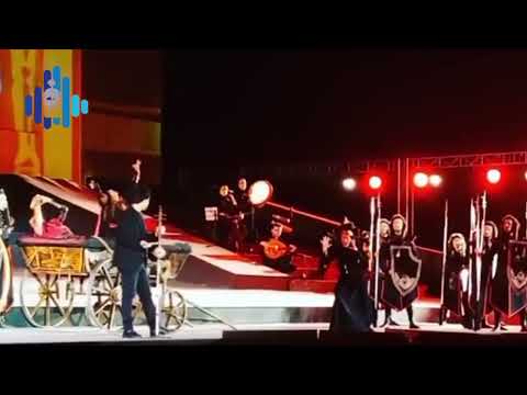 کپشن خوانی با سهراب پورناظری: در کنسرت نمایش سیصد