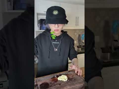 Cuando tenés un amigo que sabe cocinar-- JieFu Latino ⭐ EvaHablaEspañol