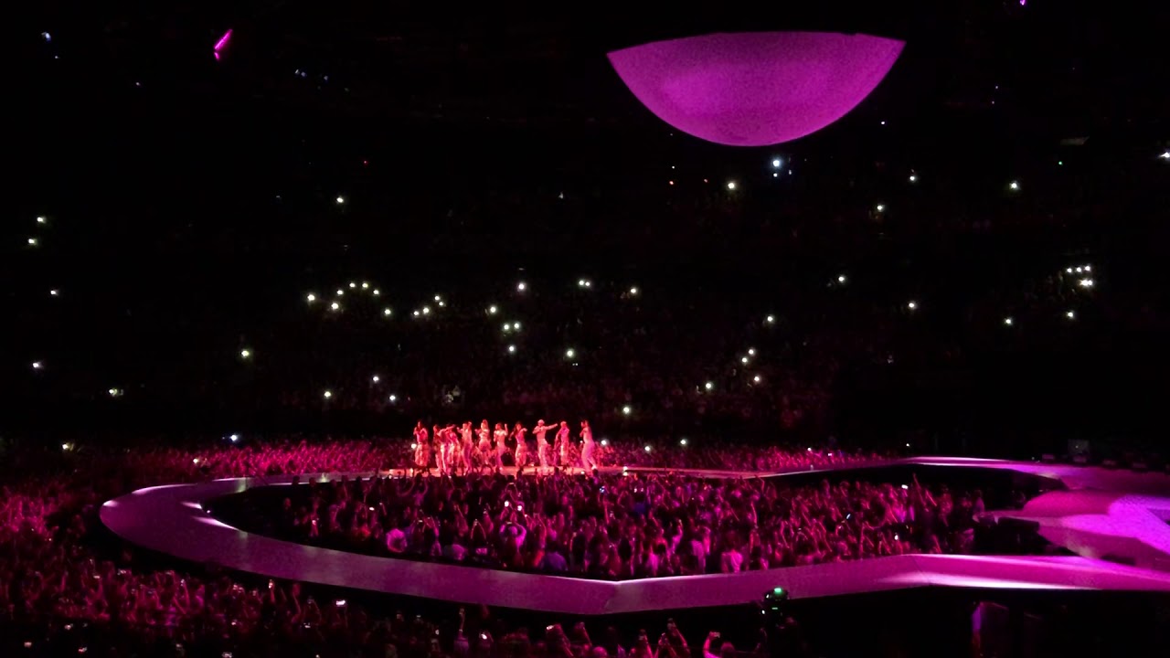 Ariana Grande - Side To Side (Sweetener World Tour Antwerp)