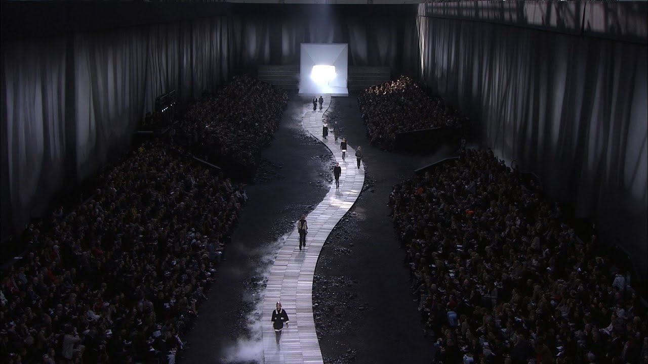 Fall Winter 2011/12 Ready-To-Wear Show - CHANEL