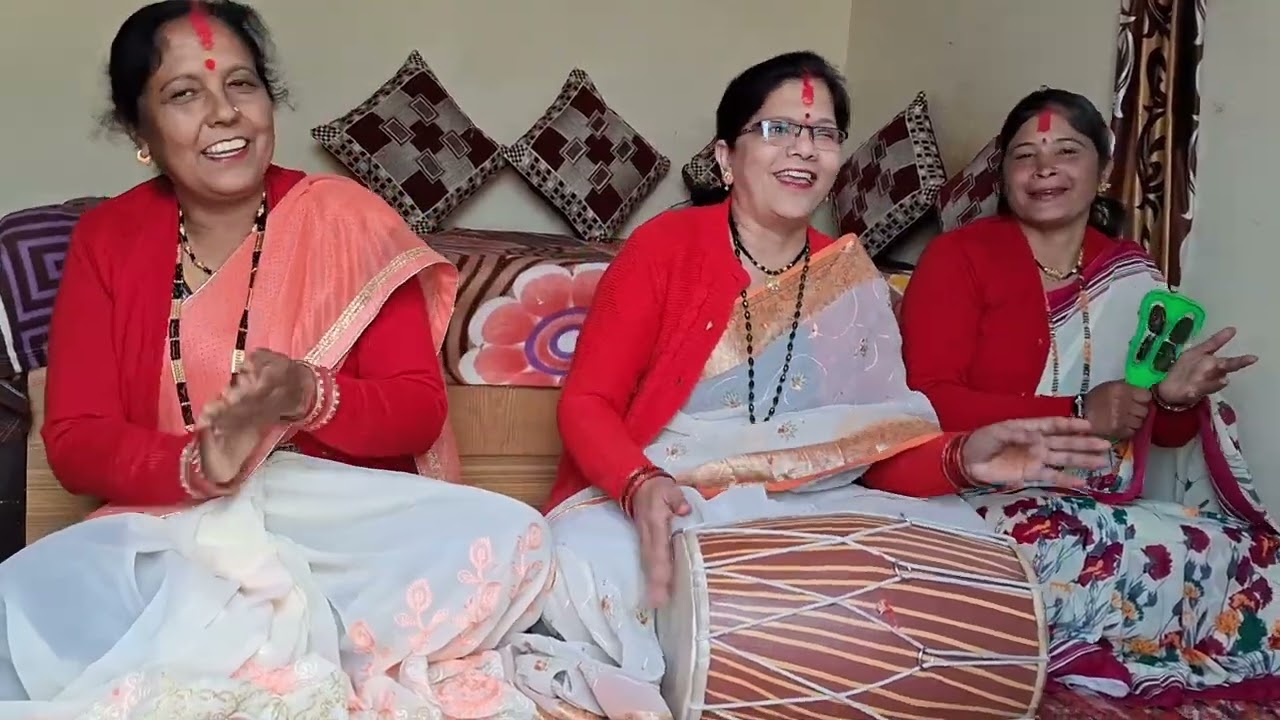 मंदिर में उड़े रे गुलाल 🙏♥️#holivibes #holi #pahadi #fypシ゚viral #phadilifestyle #pahadi #fypシ゚viral 