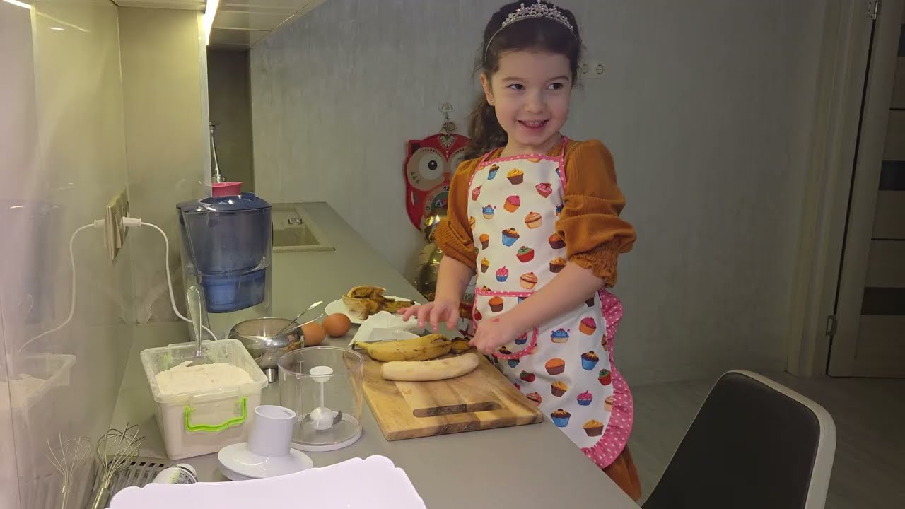 Тери готовит банановые панкейки 😊С Добрым утром!