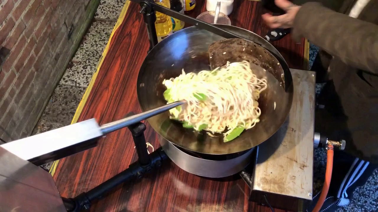 An automated stir-frying appliance that walks the walk and stirs the wok! -  Yanko Design