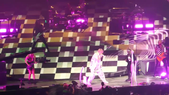 Machine Gun Kelly Concert Lil Wayne Ay Drug Dealer Mainstream Sellout Tour LA CA USA July 13, 2022