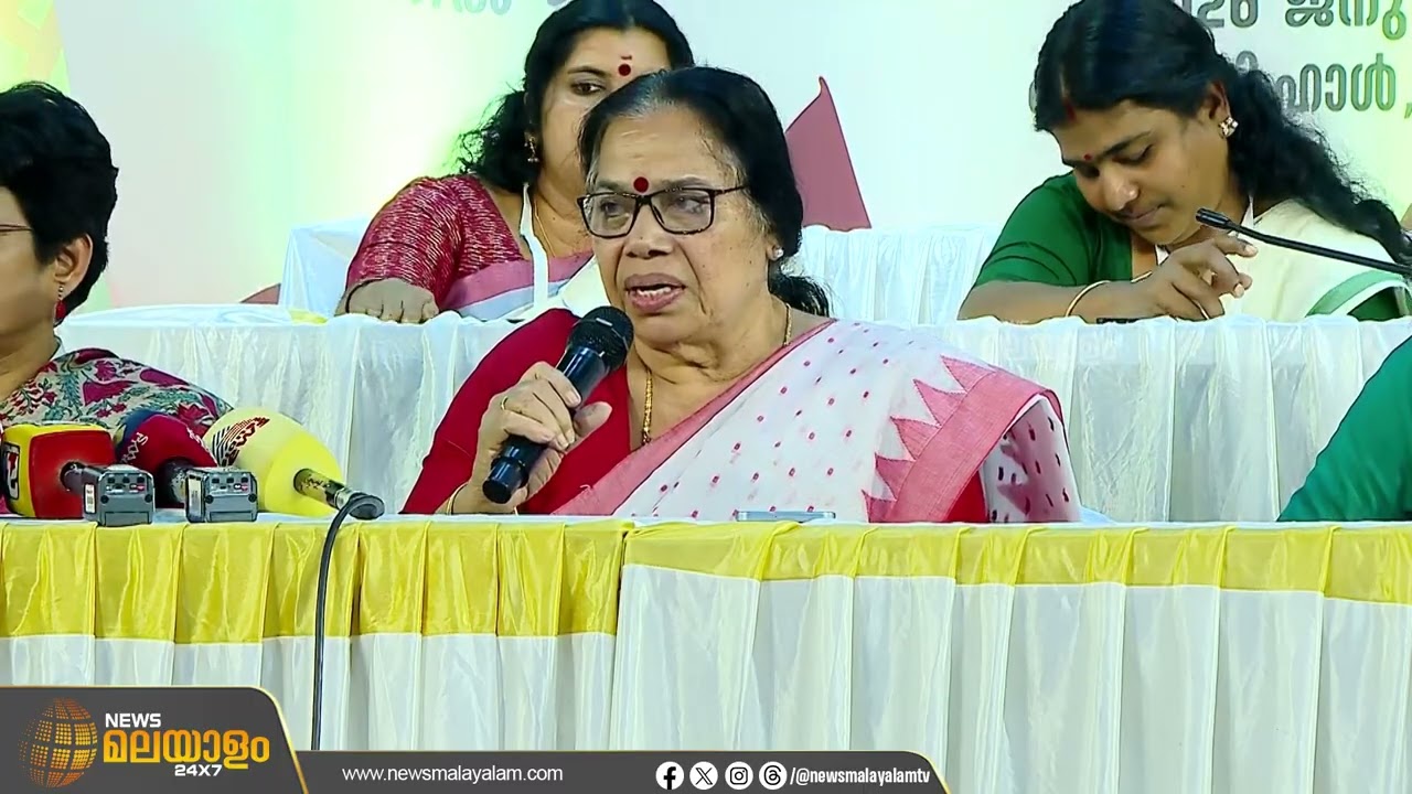 മുകേഷിനോട് രാജിവയ്ക്കാന്‍ എന്തുകൊണ്ട് ആവശ്യപ്പെട്ടില്ല ?; പികെ ശ്രീമതിയുടെ മറുപടി ഇങ്ങനെ...