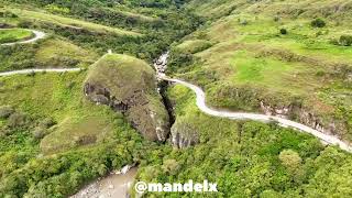 Puente del 😈sobre el Río Mayo, límite entre Nariño y Cauca, municipios de La Unión y Florencia.