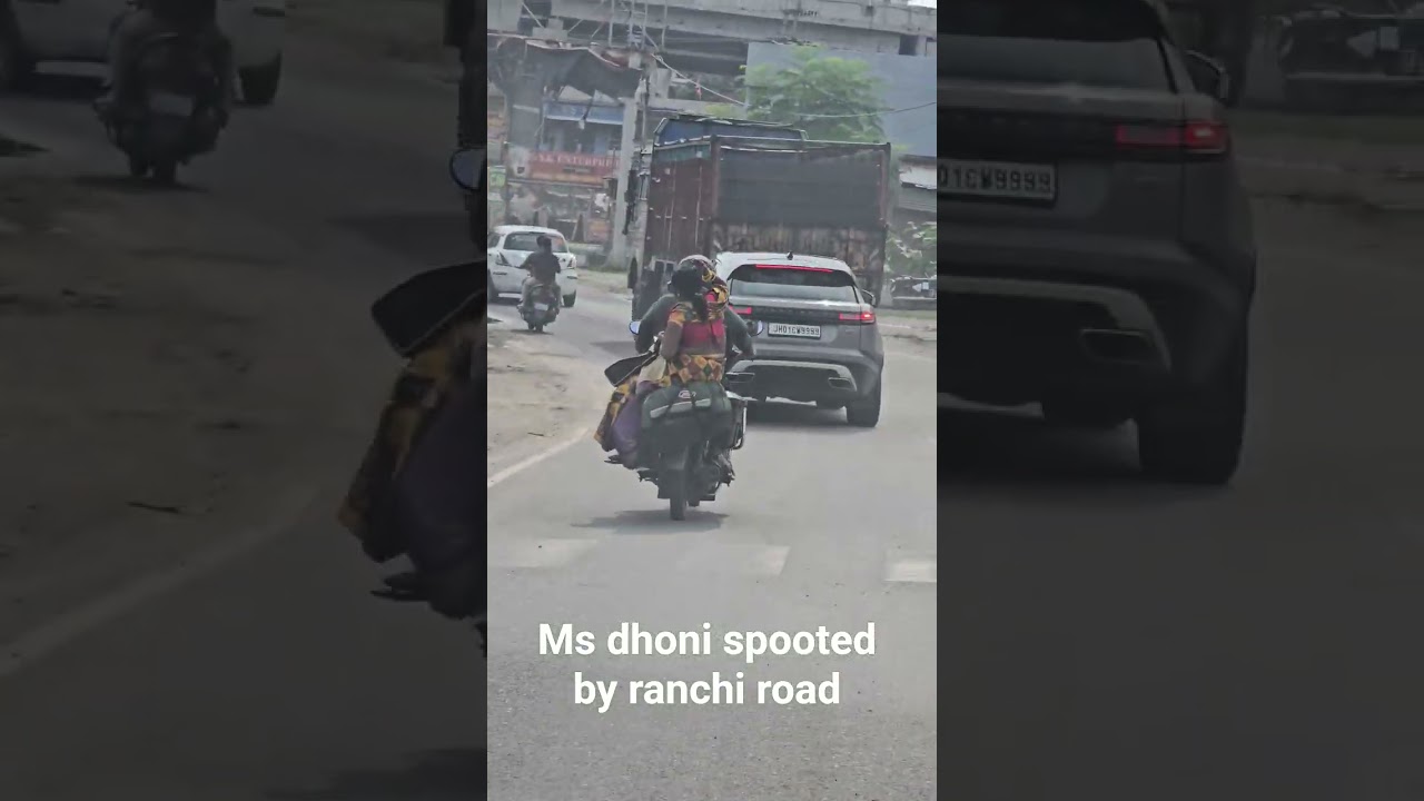 ms dhoni spoted by ranchi road in rangerover 