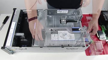 Lenovo ThinkSystem SR860 installing a 4U PCIe riser assembly