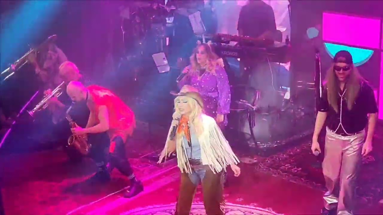 Anna Vissi ⚡ Απόκριες στο Hotel Ermou 8 ⚡ Highlights 16/3/24 #music #musician