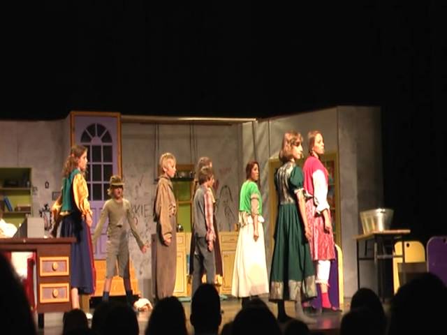 Sleduj 3. Ruzie - Nanny McPhee Musical Odeon Zwolle na YouTube Sleduj 3. Ruzie - Nanny McPhee Musical Odeon Zwolle na YouTube