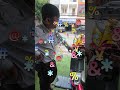 Lần đầu được khách tặng quà