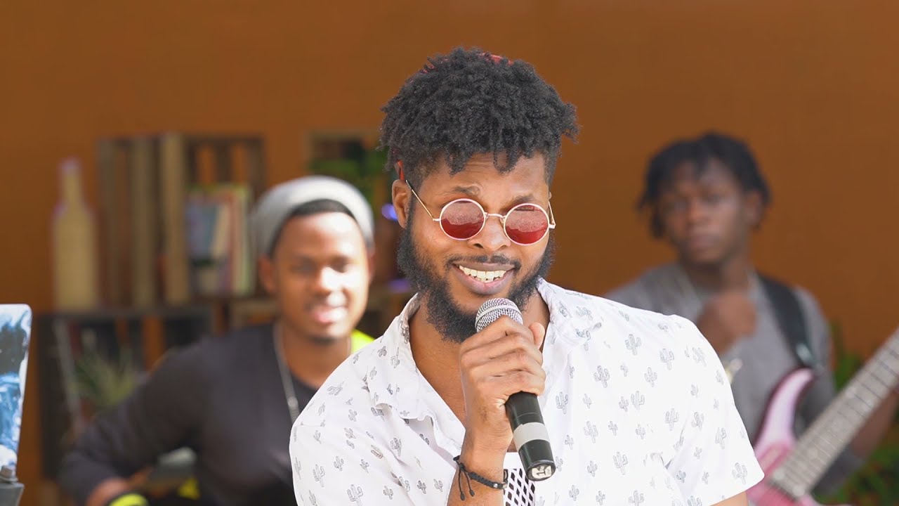 Maneen performing for Earth Hour 2021