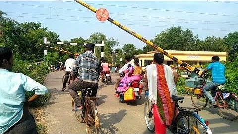 Dangerous Black Monster Wap4 Leads Teesta Torsa Express Furious Moving At Railgate