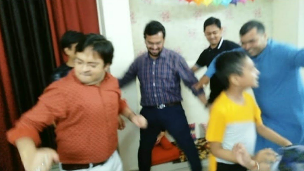 Chachu aur Papa kaa Dhamakedaar Dance😂🤣 - YouTube