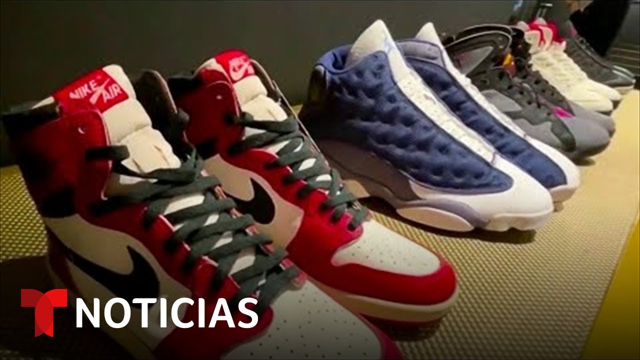 Subastarán cinco tenis y una tarjeta de Michael Jordan | Noticias Telemundo  - YouTube