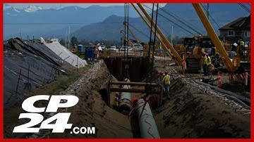 What is at stake in the potential oil pipeline deal between Alberta and Ottawa?