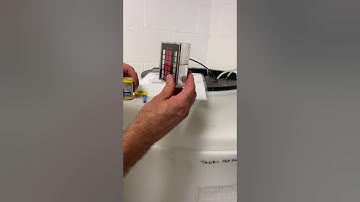 Swimming pool chlorine test using DPD powder