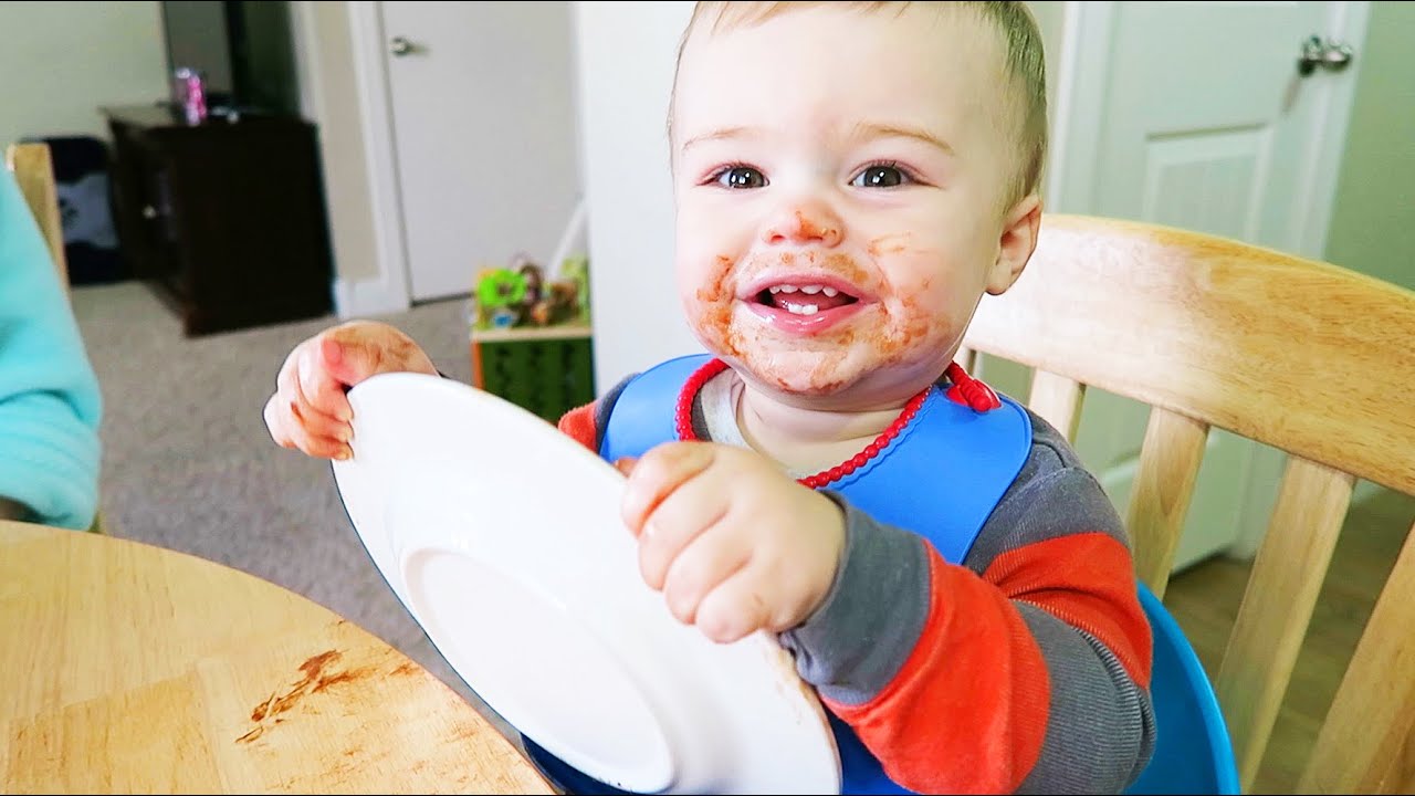 BABY DEVOURS BREAKFAST!!