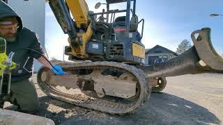 Emergency Excavator Repair - Carrier Top Roller Replacement in less than 20 min with easy tools!