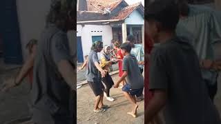 Download Lagu dangdut Lesehan All artis Goyang Salomeh/klampis RT 12/04 MP3