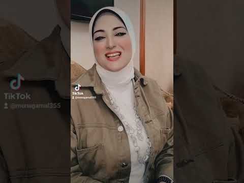 على البلكونه بتدلع