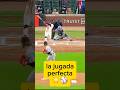 una jugada que pasa una en trescientas veces #béisbol #viralvideoDeportes  .