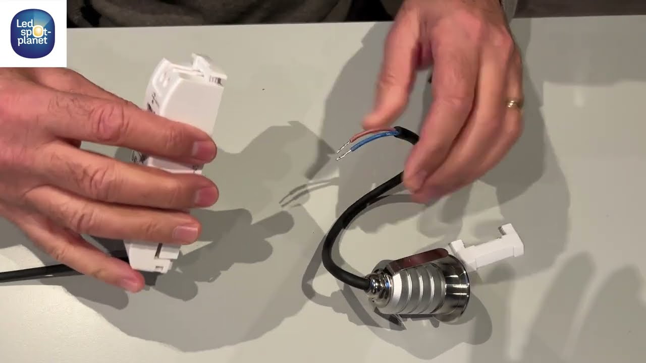 Hoe een inbouwspot op 12V aansluiten op een driver om te werken op 220V