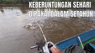 Download Lagu GILA! Sekali Lempar Langsung Dua Ekor! Casting Beruntung di Sungai MP3 Download Lagu GILA! Sekali Lempar Langsung Dua Ekor! Casting Beruntung di Sungai MP3