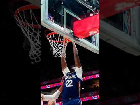 Zion Williamson finds Derik Queen for the jam #pelicans #nuggets #highlights