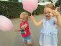 Плещемся в танцевальных фонтанах и едим вату!