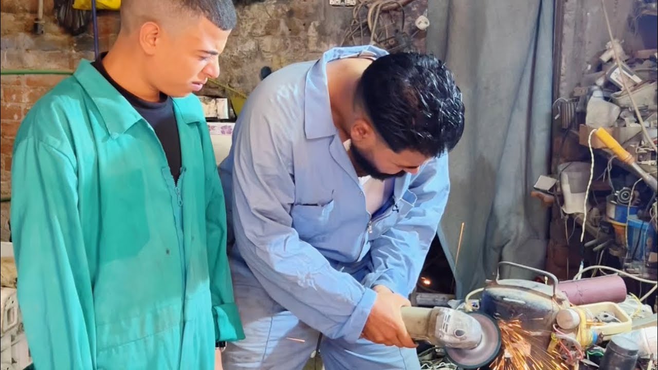 راح يصلح التلاجه صاحب الورشه بعد ماصلحها والزبون مش عايز يدفع الفلوس باع التلاجه لزبون تانى