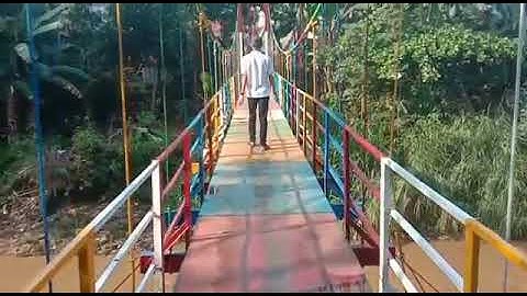 Warna-warni Jembatan Gantung Pelangi