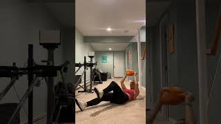 Alternating Single Leg Suitcase Crunch