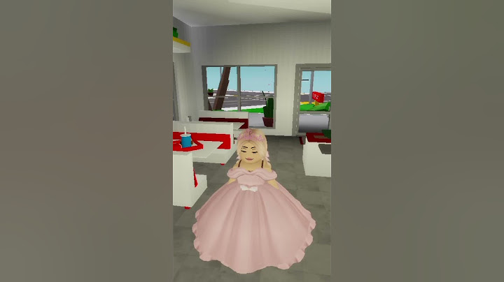 the mean bacon tried to poison me until the end 🤯 #brookhaven #roblox