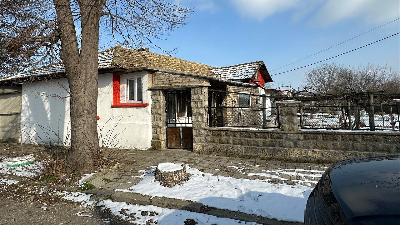 Дом с красным фронтоном - Плиска €55 000 / £47 700