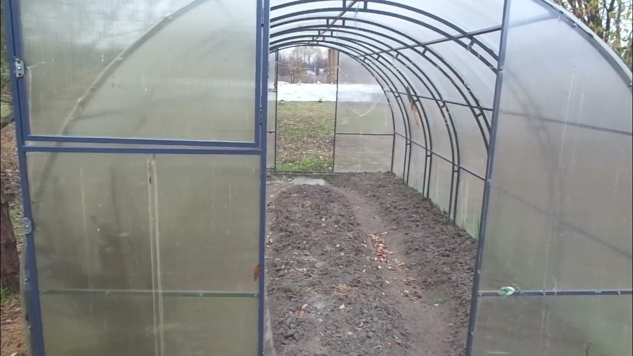 Стоит ли открывать двери теплицы на зиму? - YouTube
