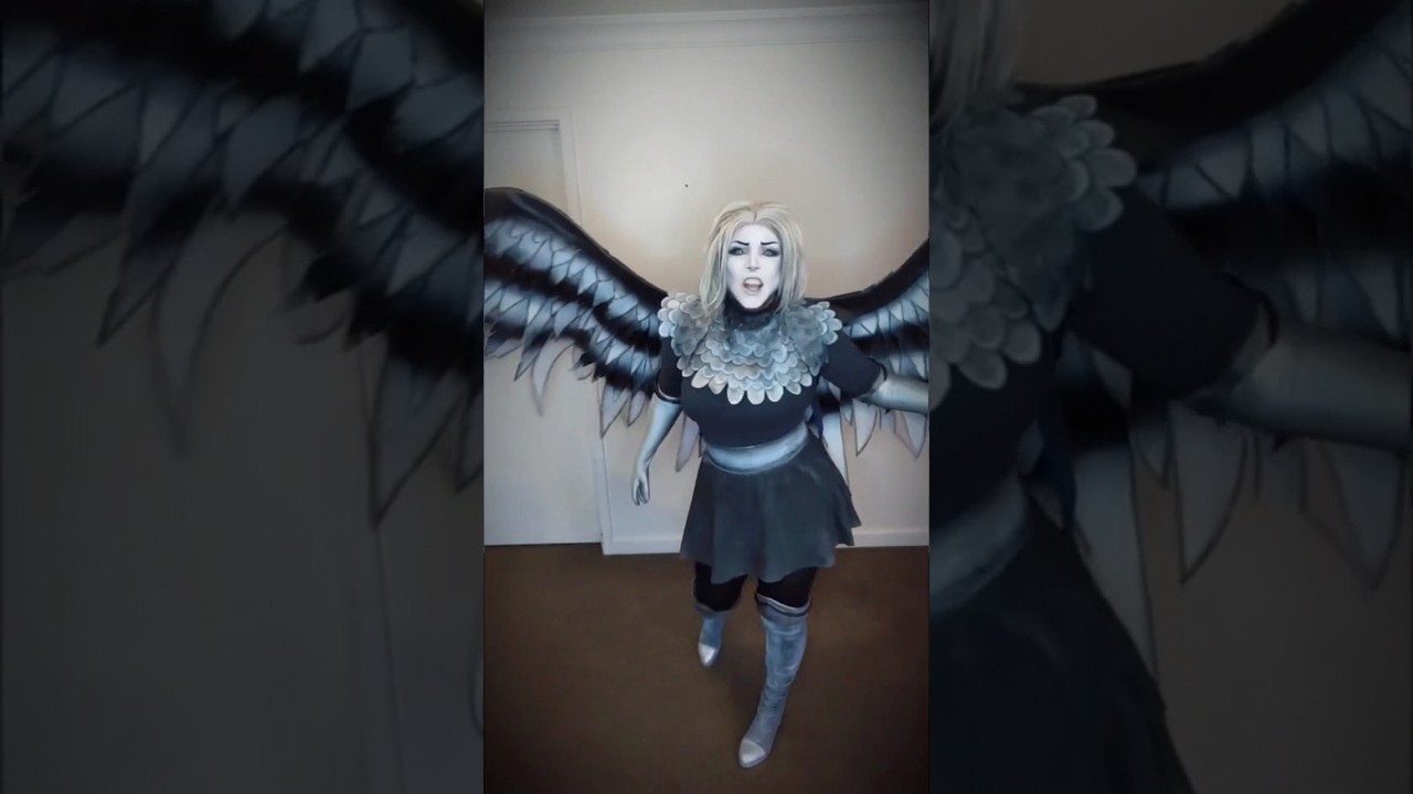 Unmasked Lute Cosplay