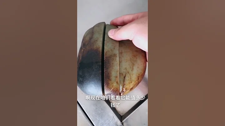 一刀切開，傻眼了 #和田玉 #玉 #玉石 #玉器 #原石 - 天天要聞