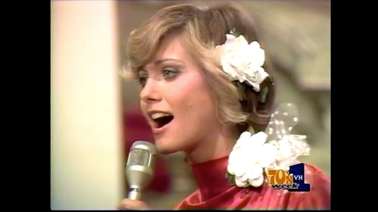 OLIVIA NEWTON JOHN : New Year's Eve 1975 - YouTube