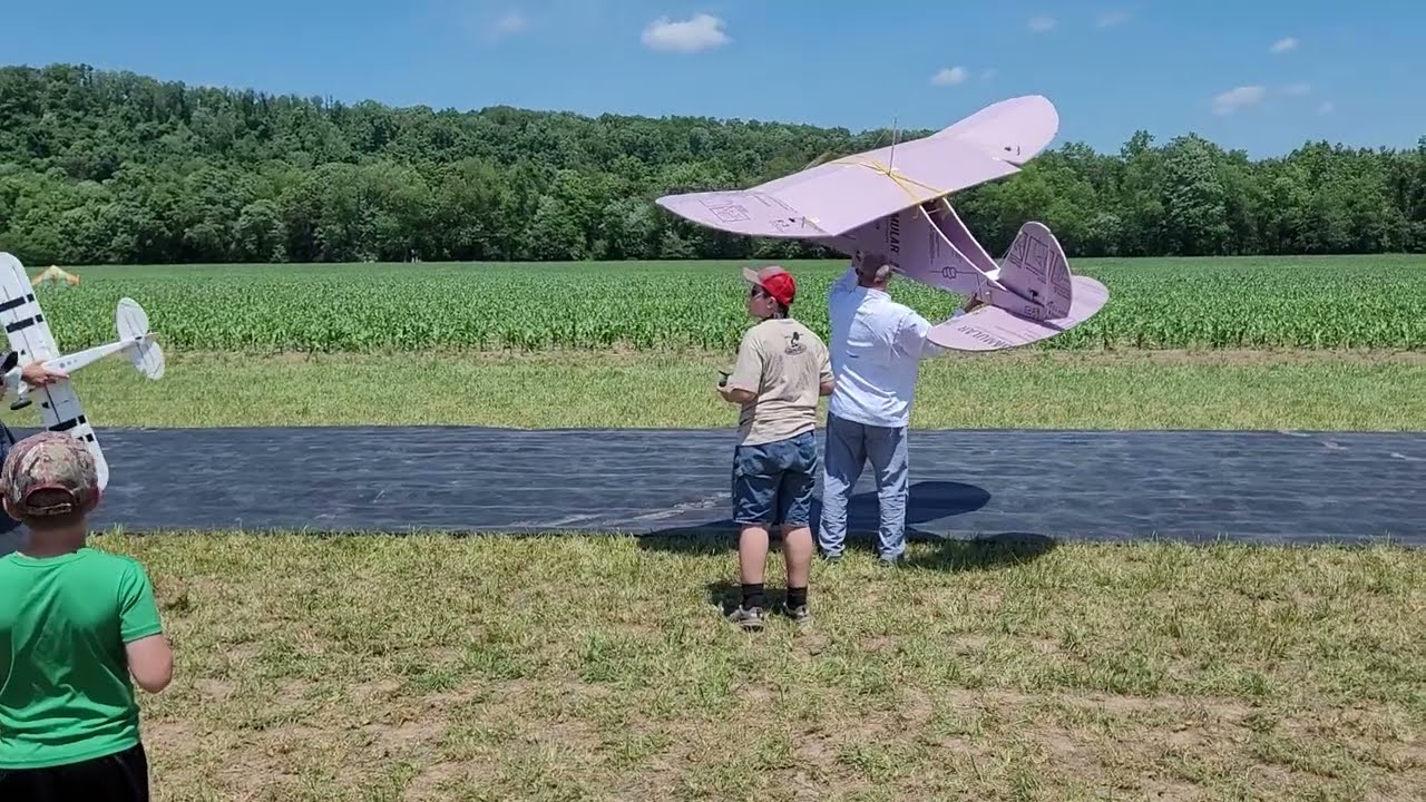 Launching the giant Old Fogey in Sunday's Final Combat- Flite Fest 2023